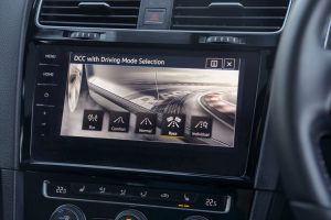 volkswagen-golf-r_-interior-001_880x500